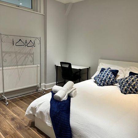 Liverpool Street Blue Bedroom Лондон Экстерьер фото